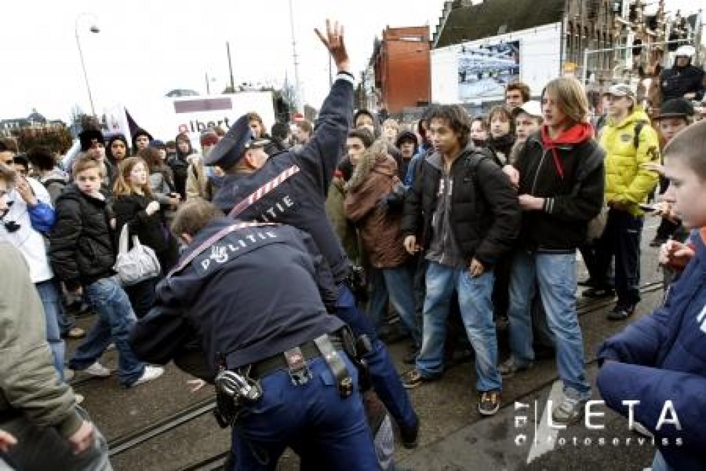 Nīderlandē notiek skolēnu protesti pret minimālo stundu skaitu