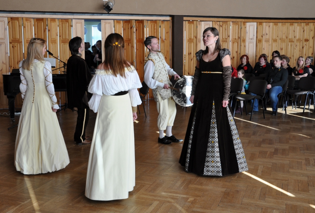 Misā sadziedas astoņi vokālie ansambļi