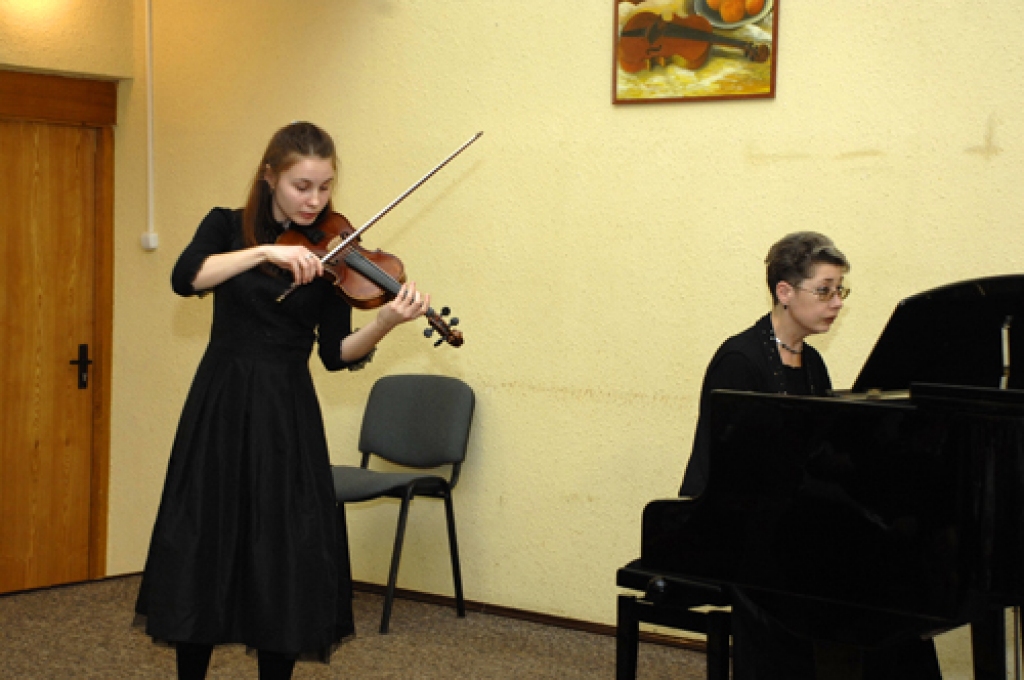 Maskavieši muzicē Rundālē un Bauskā