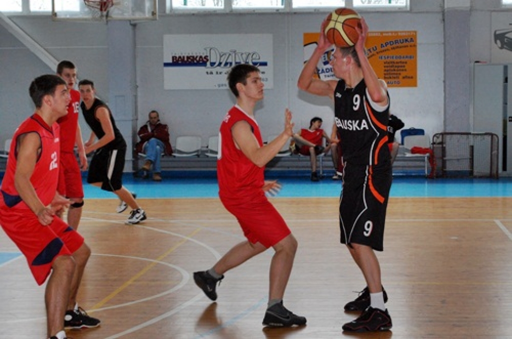 Tuvojas noslēgumam sporta centra «Mēmele» kausa izcīņa basketbolā