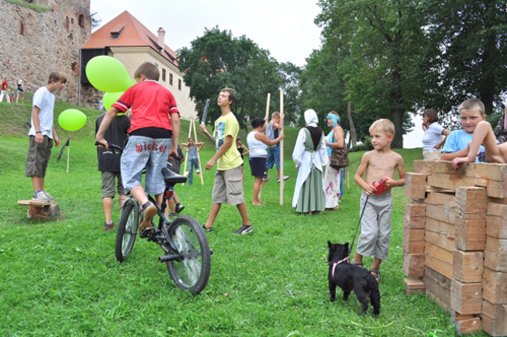 Novada svētku upe no pagastiem satek Bauskā