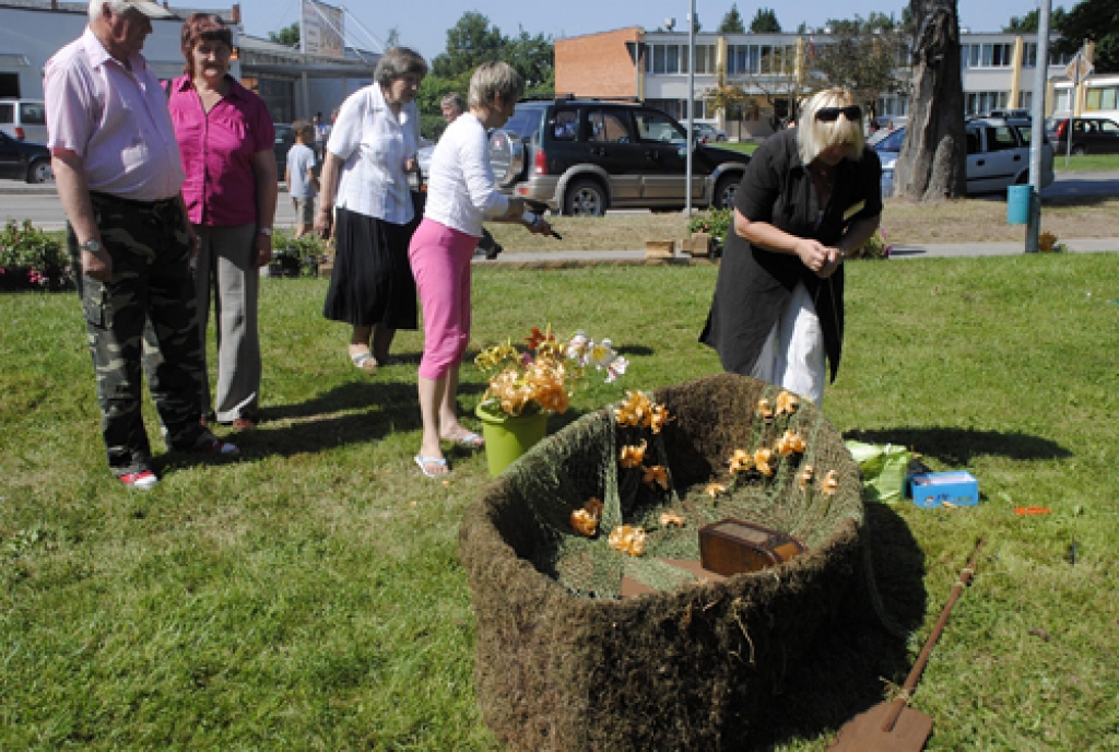 Vecumniekos godina lilijas