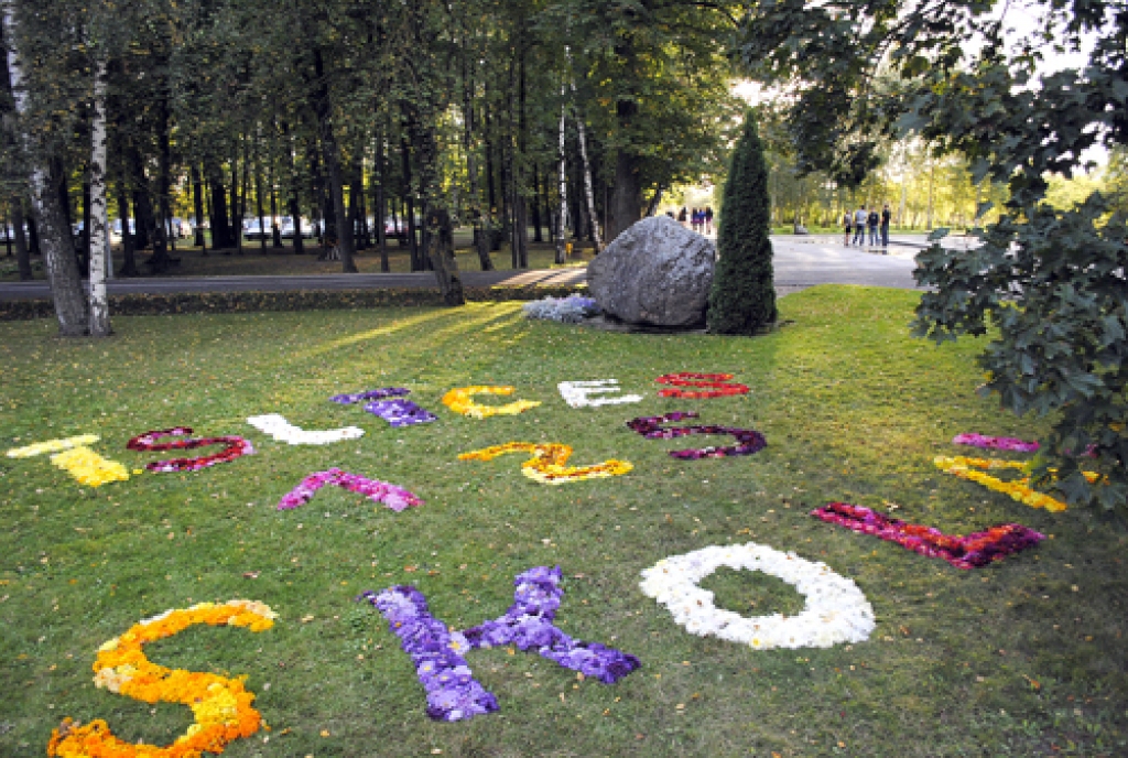 Īslīces vidusskolas 125 gadu jubilejā pulcējas bijušie absolventi un skolotāji