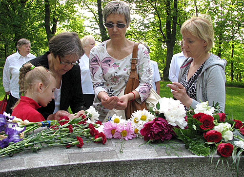 Bauskā piemin 1941. gada deportāciju upurus