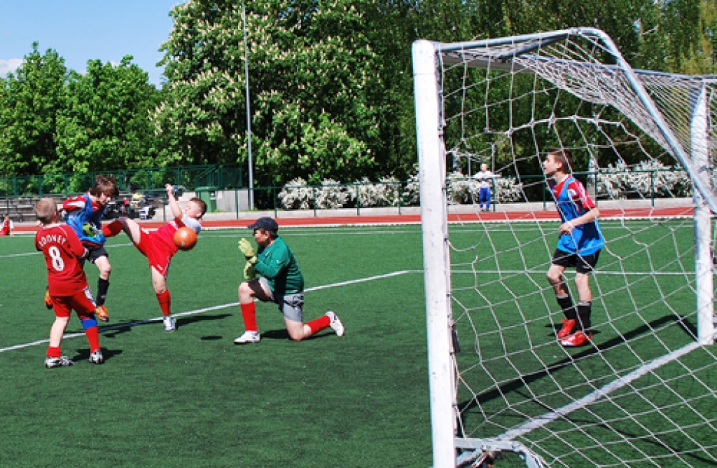 Futbolā baušķenieki uzvar, viesiem vilšanās