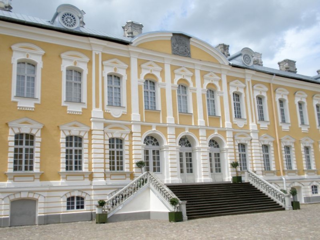 Rundāles pilī godinās talantīgākos un gudrākos skolēnus