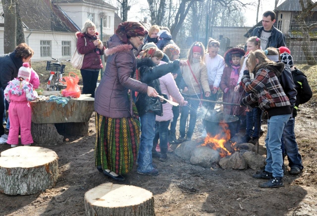 Vecumnieku tirgū valda Lieldienu noskaņa