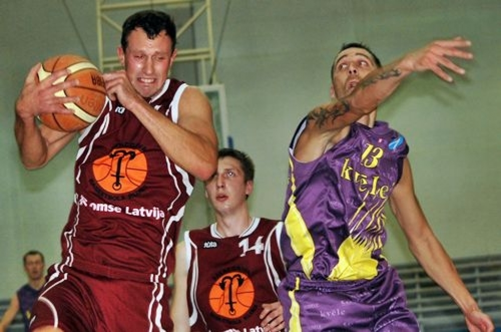 Baušķenieki uzvar Alūksnes basketbolistus
