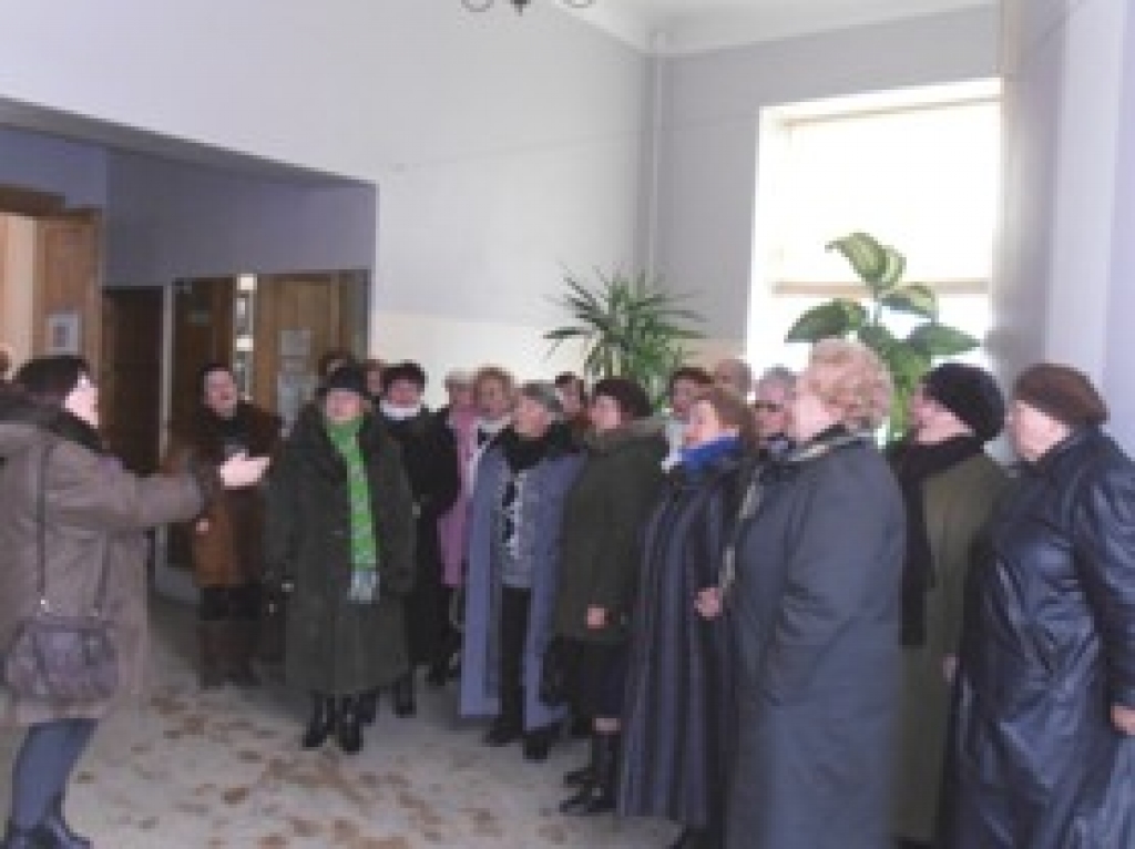 Seniori Bauskā balso ar dziesmu