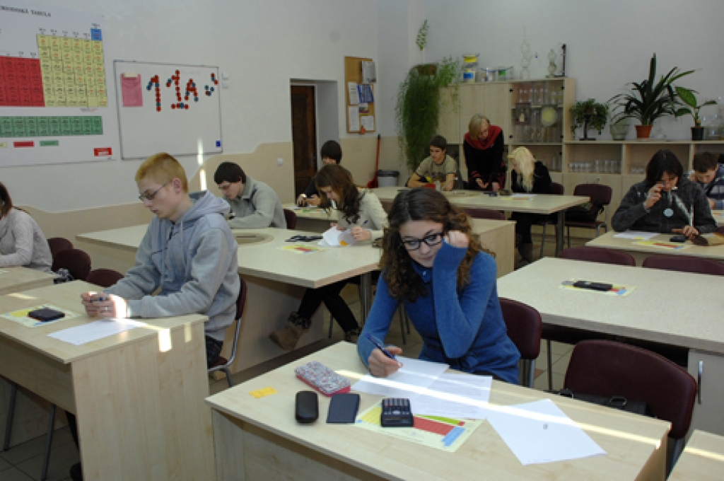 Labākie ķīmijas zinātāji mācās Bauskas Valsts ģimnāzijā