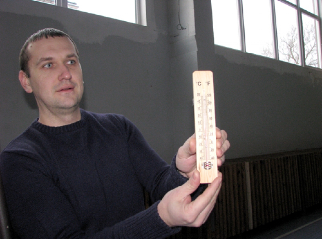Skolās darbu traucē aukstums