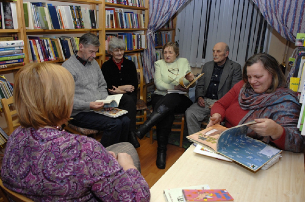 Lasītāju kluba tikšanās palīdz izdzīvot