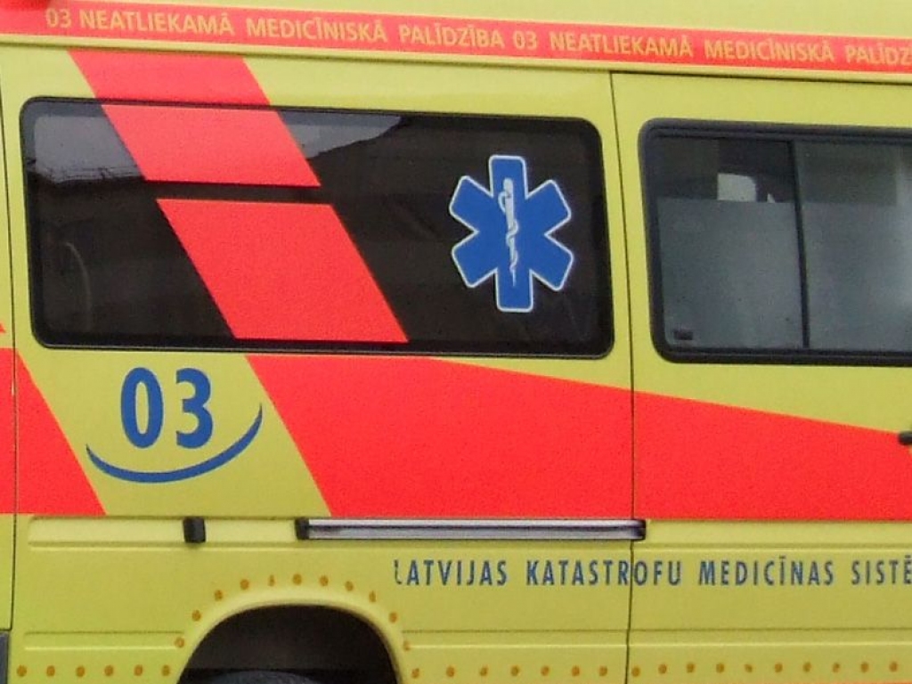Pārgalvīga «VW Passat»  vadītāja nonāk slimnīcā