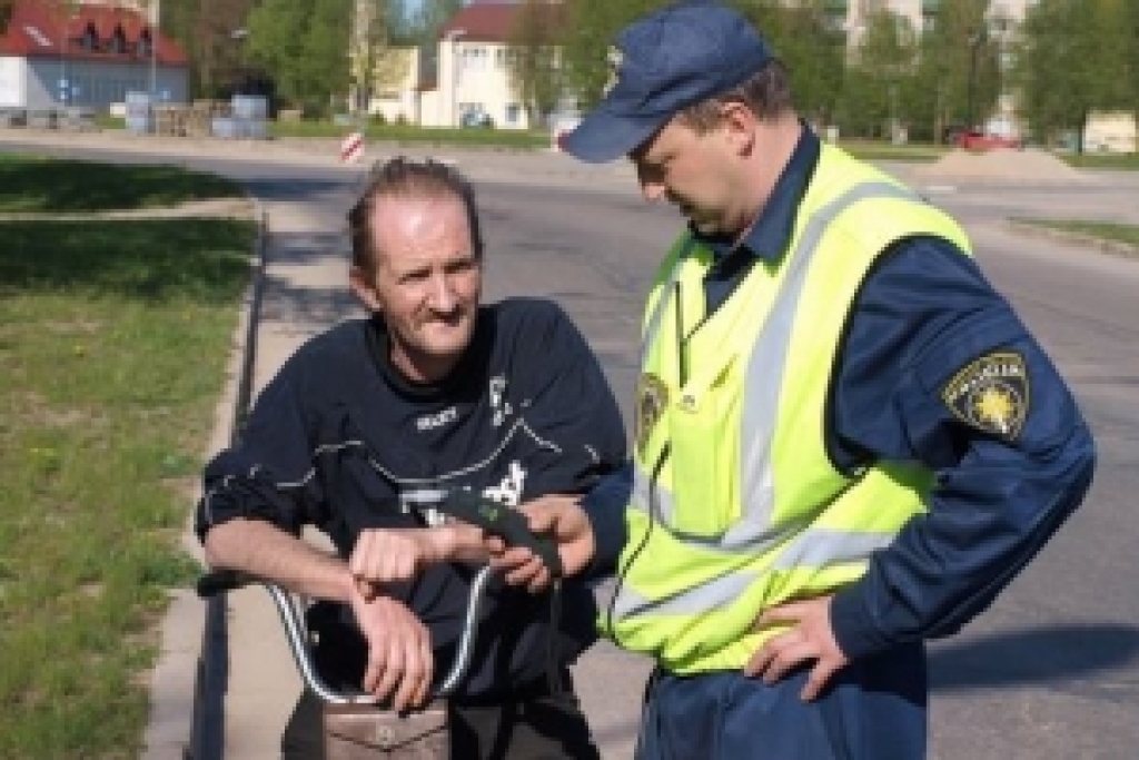 Velosipēdistam Ceraukstē konstatē teju trīs promiles 