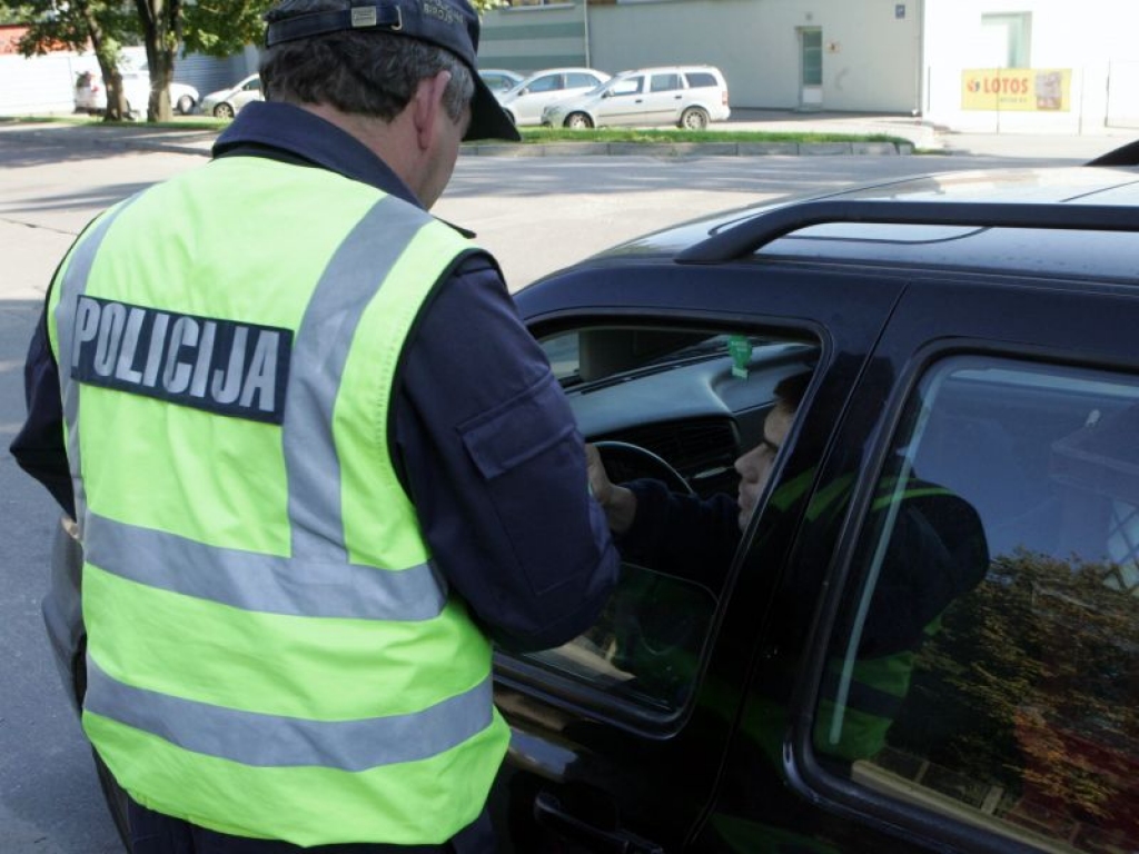 Ceraukstē naktī aiztur piedzērušos šoferi