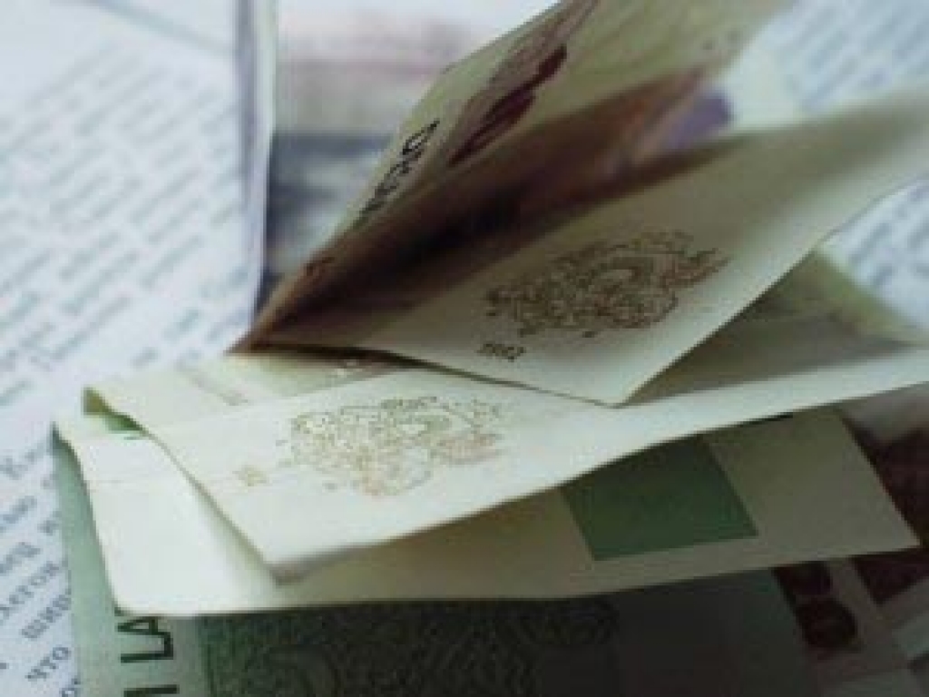 Ģimenes pabalstu turpinās maksāt visiem arī nākamgad