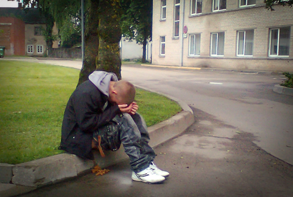 Uzņēmējs būvēs dzeloņstiepļu žogu