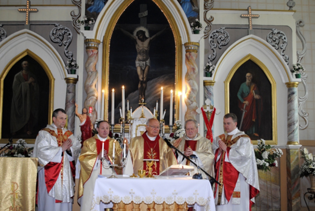 Priesterības 30. gadadienā godina Ozolaines draudzes prāvestu