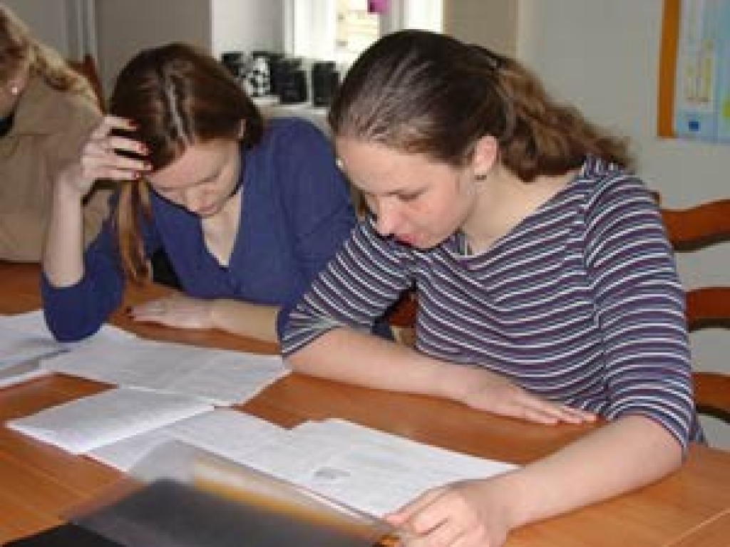Vidusskolēniem šodien pirmais eksāmens