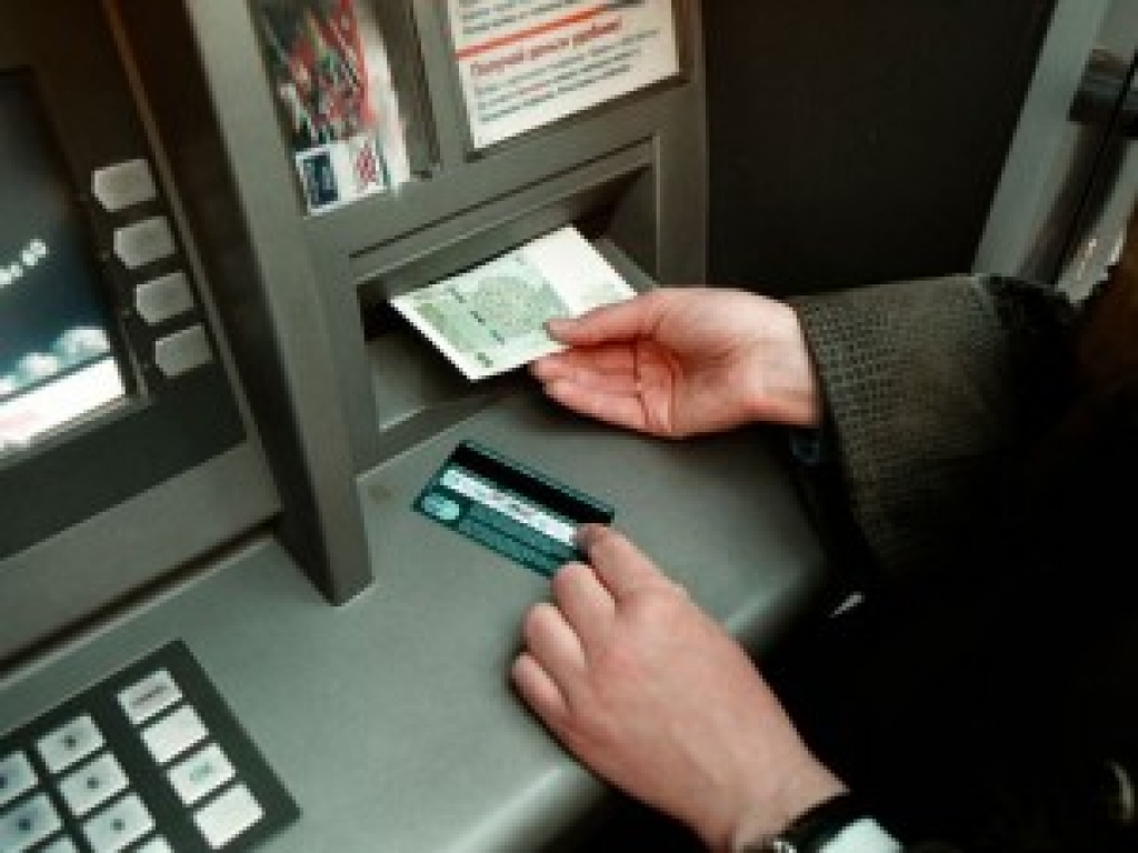 Latvijā turpina palielināties bankomātu skaits