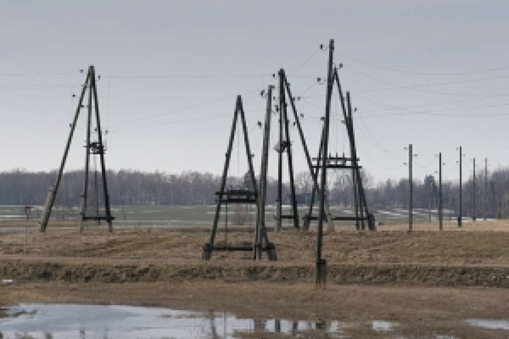 Nozog elektrības vadus un stabus