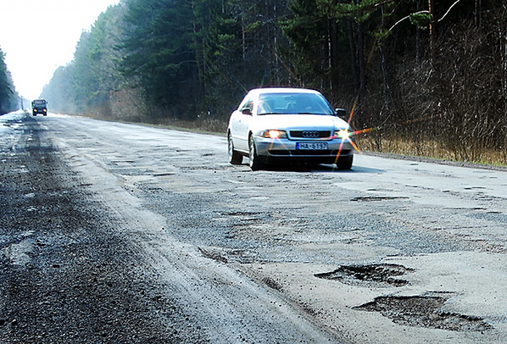 Sola naudu vietējo ceļu remontam