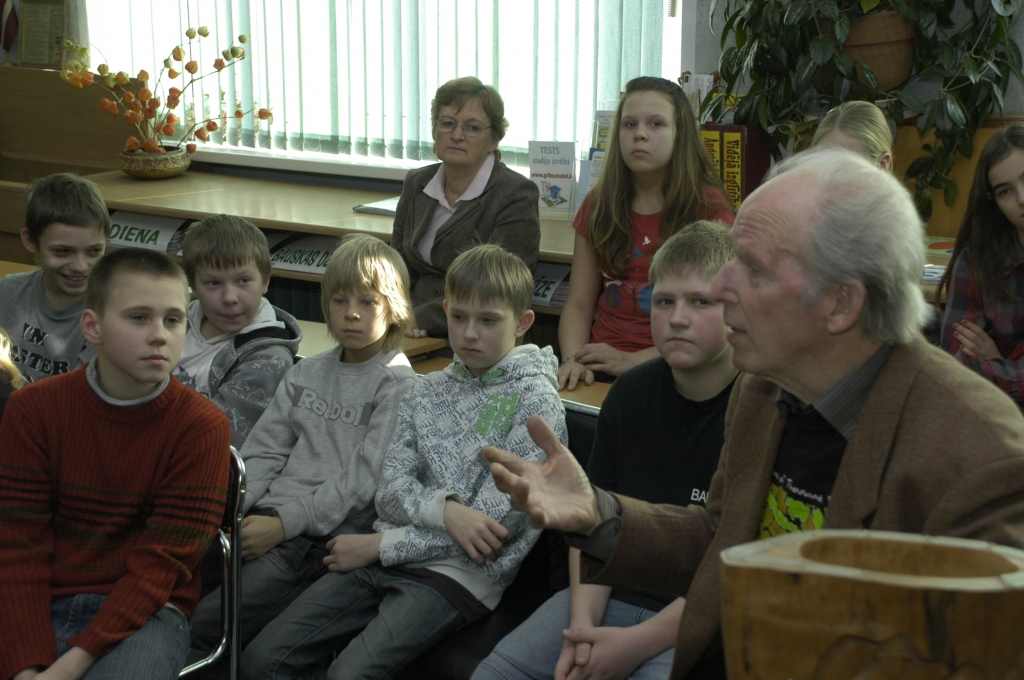 Skolēni vērtē populāra fotogrāfa darbus 