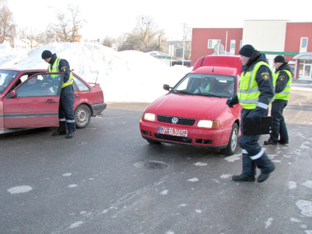 Policija aicina neatstāt automobiļos vērtīgas mantas