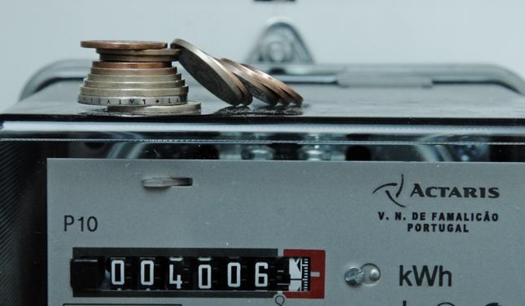 Vienojas par elektrības tarifu daudzbērnu ģimenēm