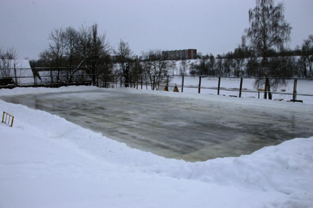 Bauskas stadionā ierīko slidotavu