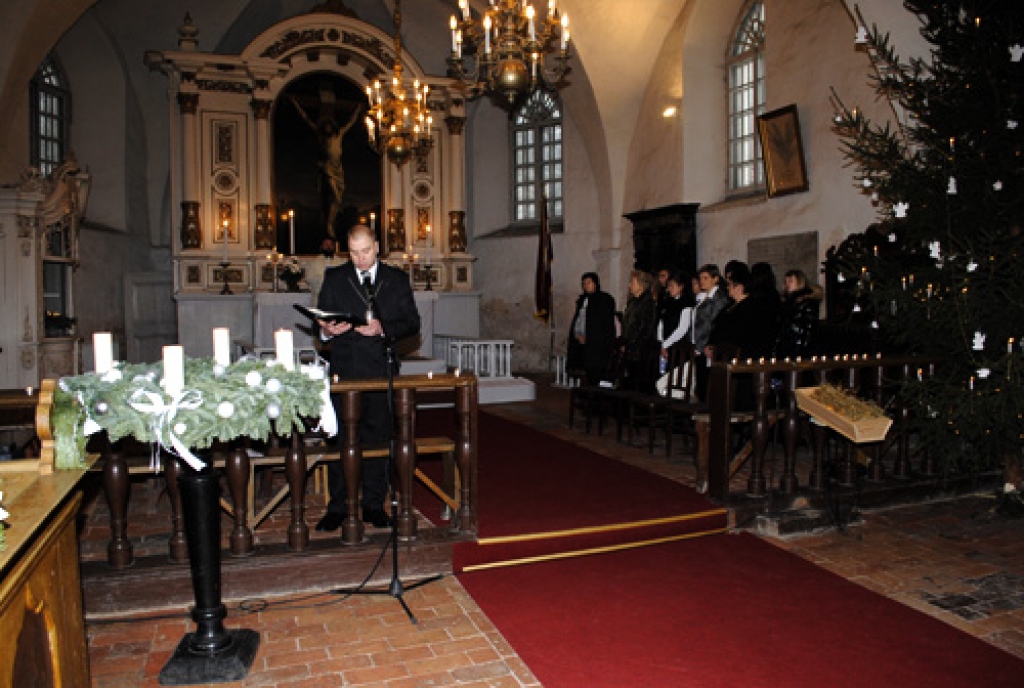 Pilsētas dievnamos atzīmē Kristus piedzimšanas svētkus