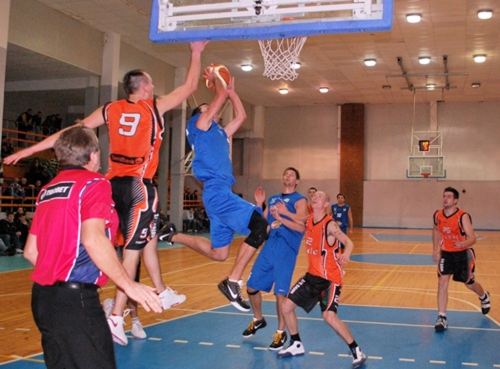 Basketbola spēlēm gatavojas kaimiņi