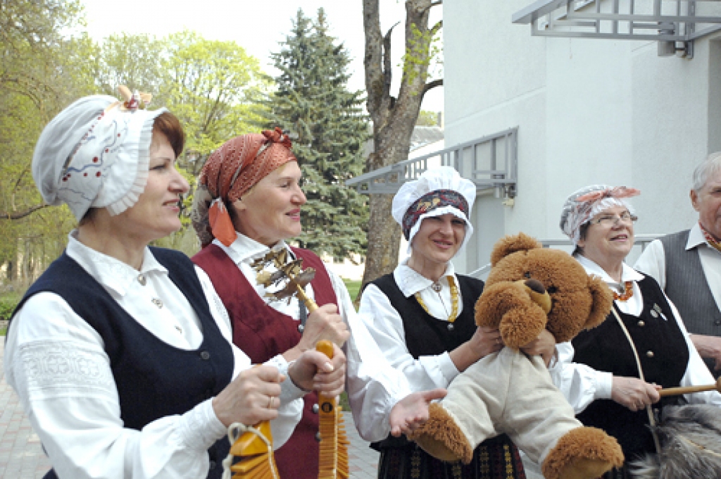 Folkloristi dzied pašu priekam