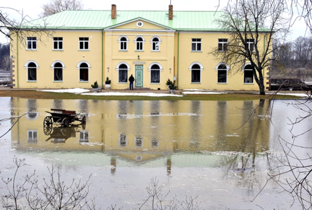 Galerijā – pali Lielupē