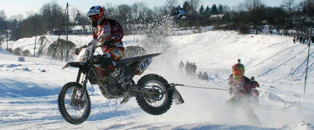 Triumfē skijoringā