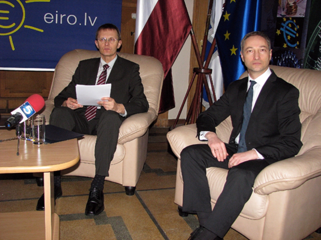 Valdība pauž  optimismu par eiro