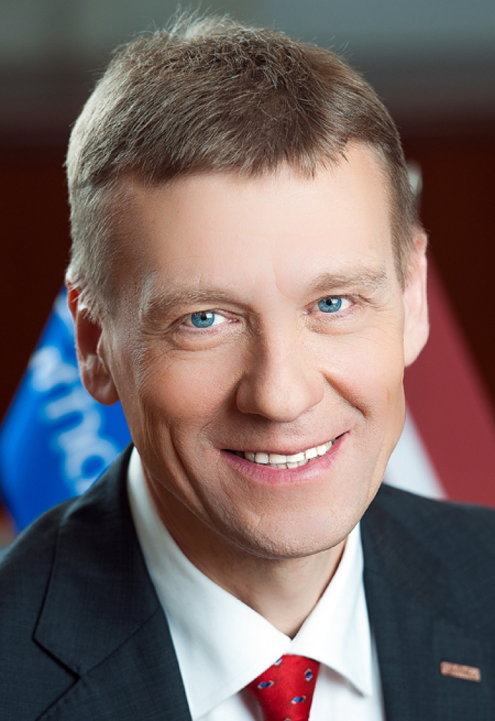 Ceļus tīra labi