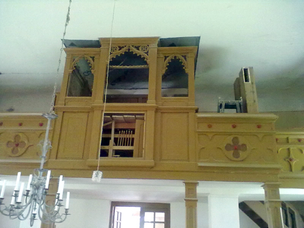 Turpina vākt  ziedojumus ērģelēm