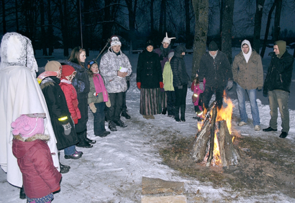 Tautiski atzīmē ziemas saulgriežus