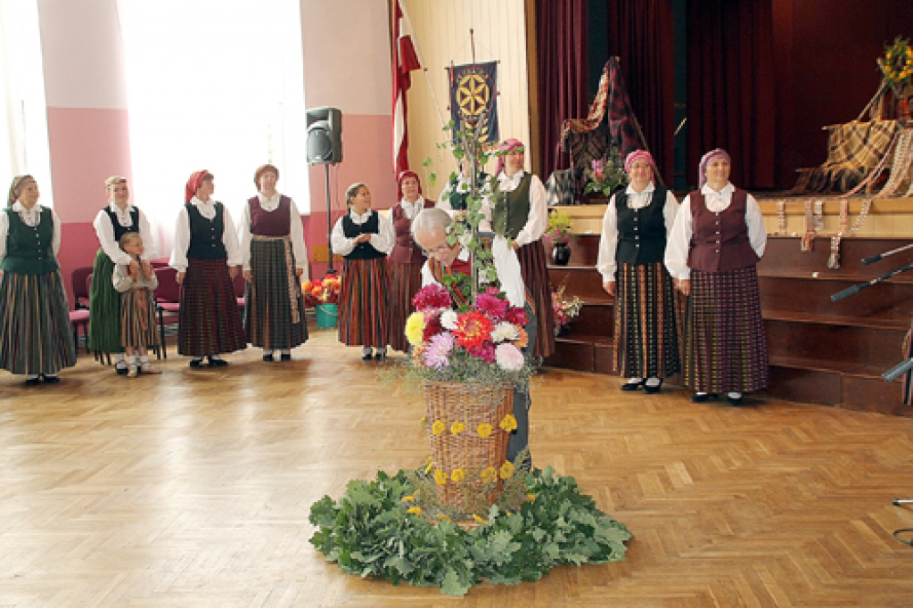 «Salaulāti» ar folkloru