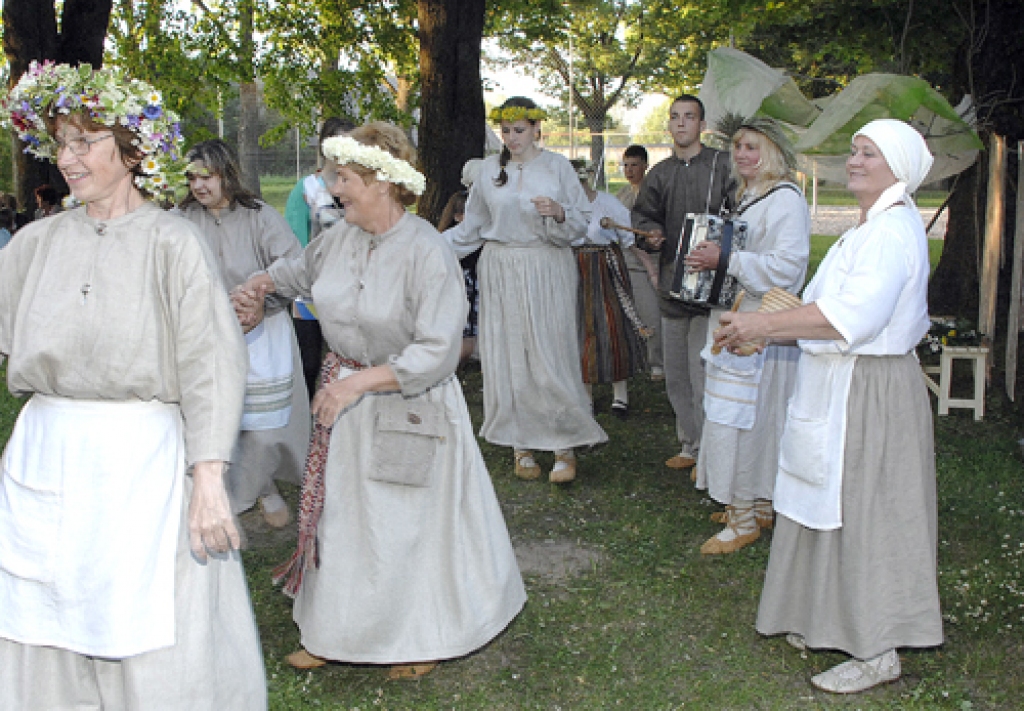 Jubileja Vecsaules folkloristiem