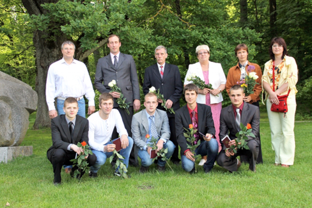 Sporta skolu «Dartija» absolvējuši deviņi jaunieši