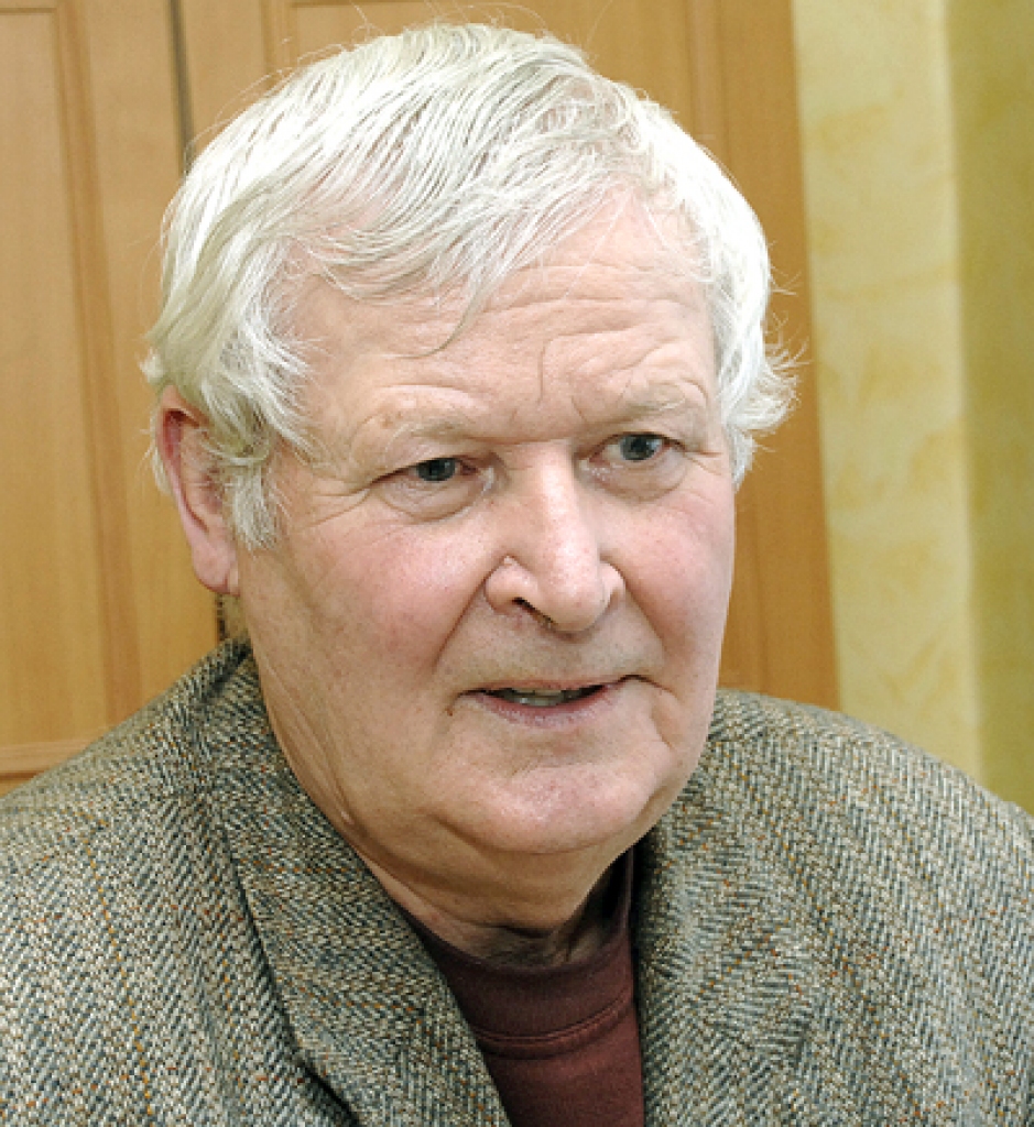 Atbalsta pensionārus un jauniešus