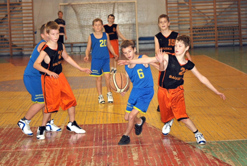 Spēlē «Oranžo bumbu»