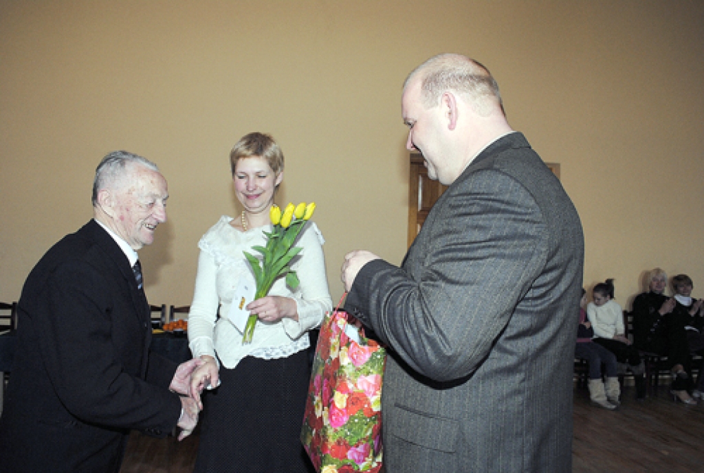 No kupenām ārā, uz svētkiem