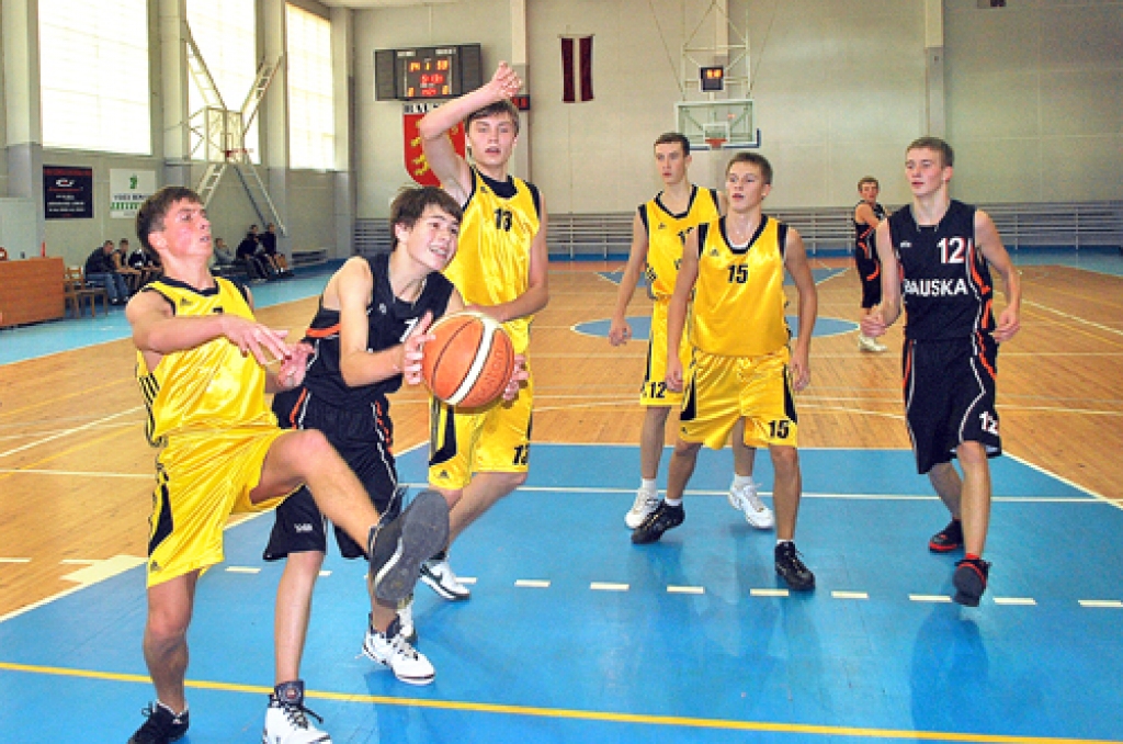 Basketbolisti – pirmajās vietās