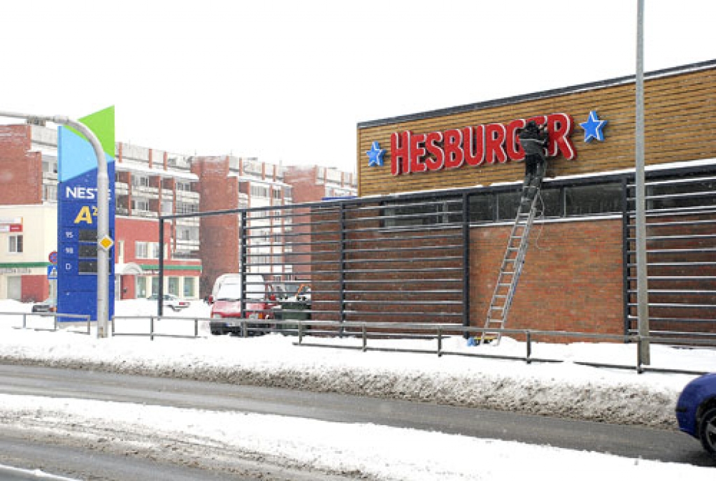 Burgeri sasniedz  arī Bausku