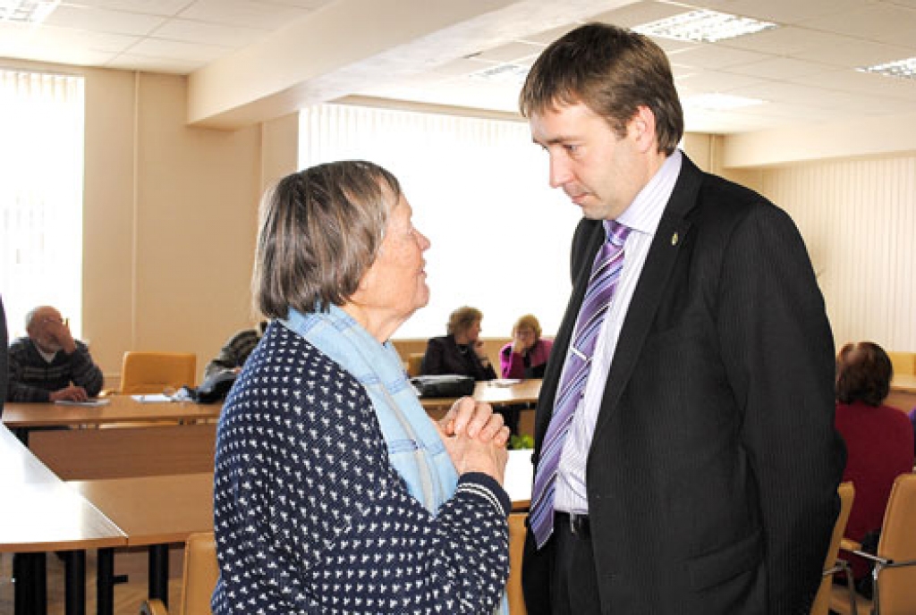 Pensionāri izvaicā ministru