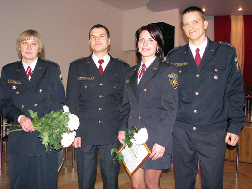 Policisti svin svētkus
