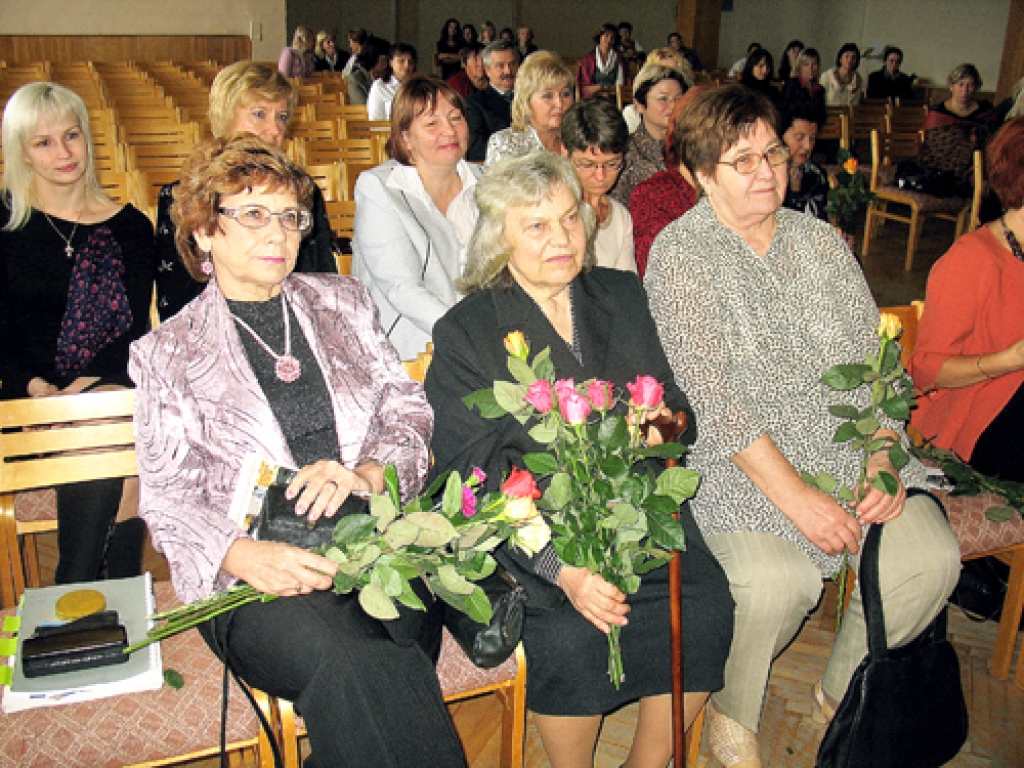 Jubileju svin skola